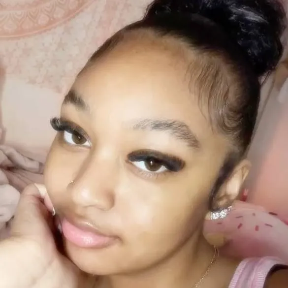 chat with ai character: chole