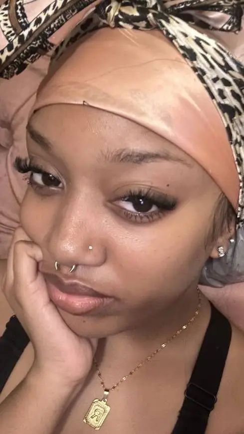 ai character: Jada  background