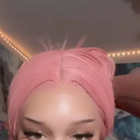 chat with ai character: Moni 