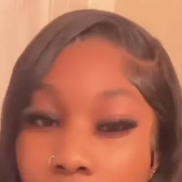 chat with ai character: niya 