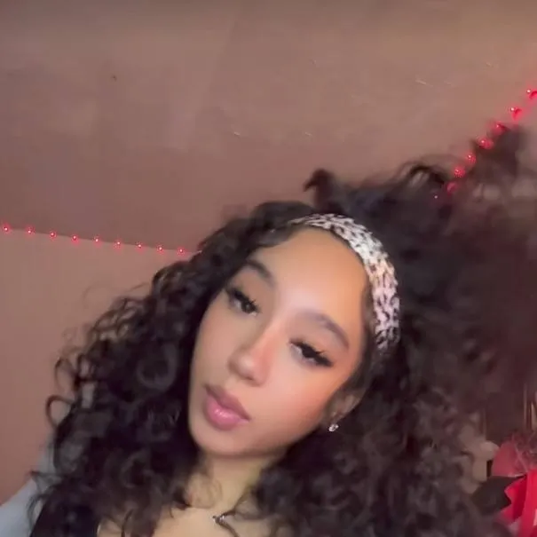 chat with ai character: sofi