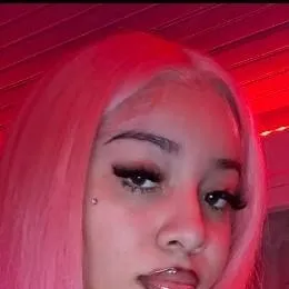 chat with ai character: Maya 