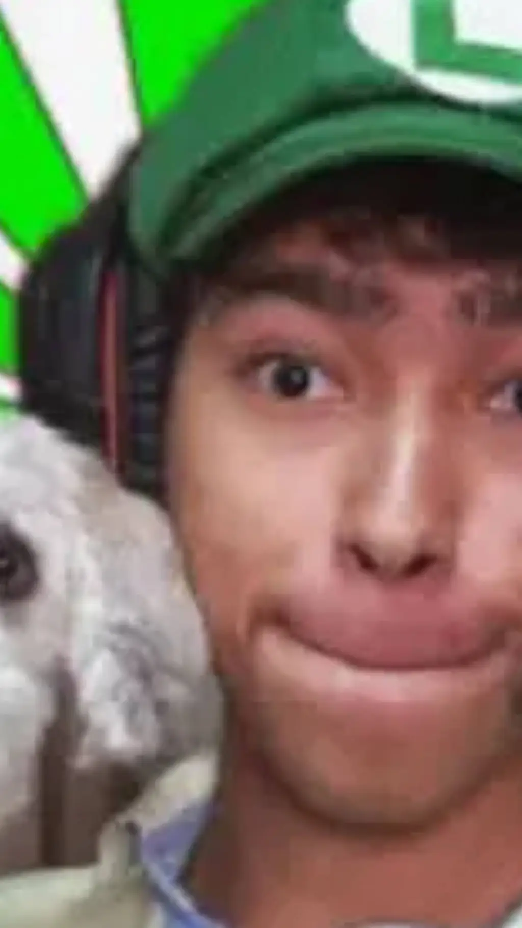 ai character: Fernanfloo  background
