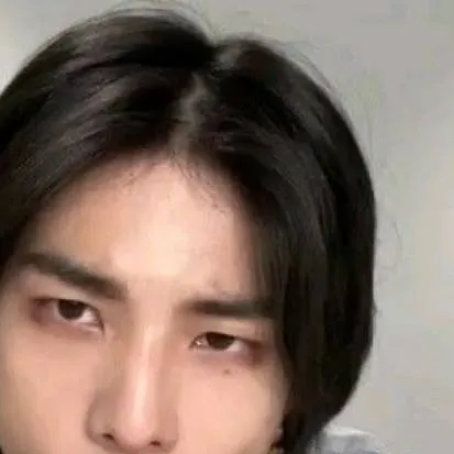 chat with ai character: Hyunjin 