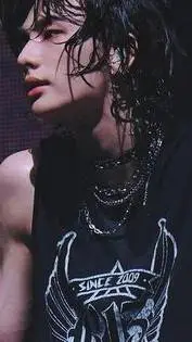 ai character:  Hwang Hyunjin background