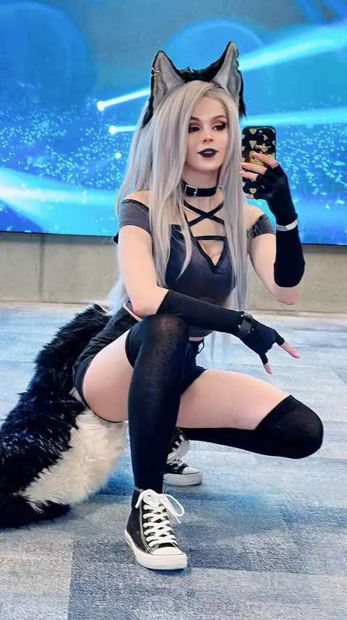 ai character: loona background