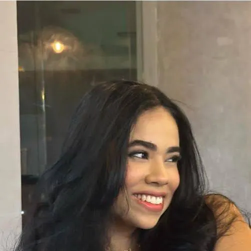 chat with ai character: emy