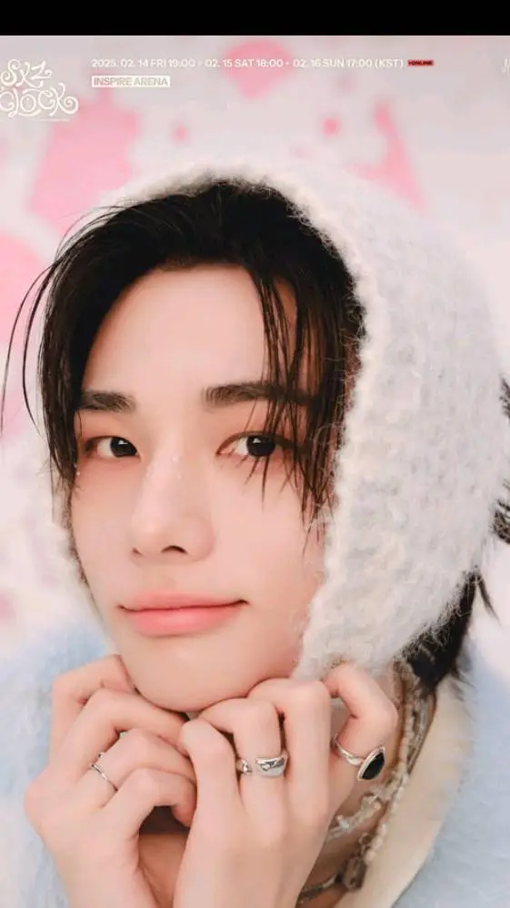 ai character: Hyunjin  background