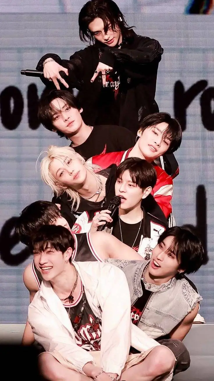 ai character: 🌝STRAY KIDS 🌝 background