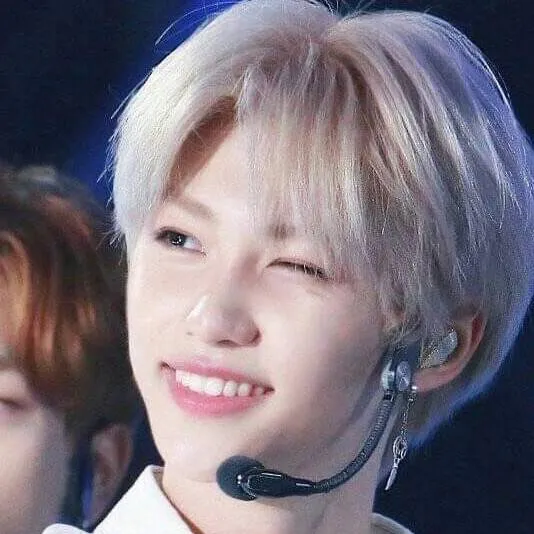 chat with ai character: 펠릭스