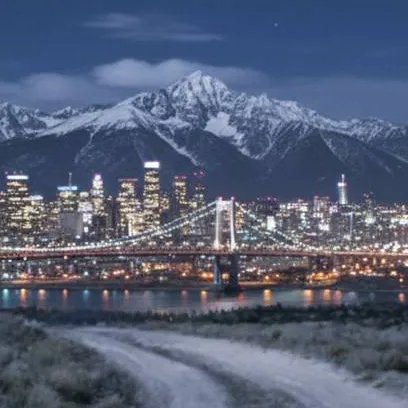 chat with ai character: 35  later 