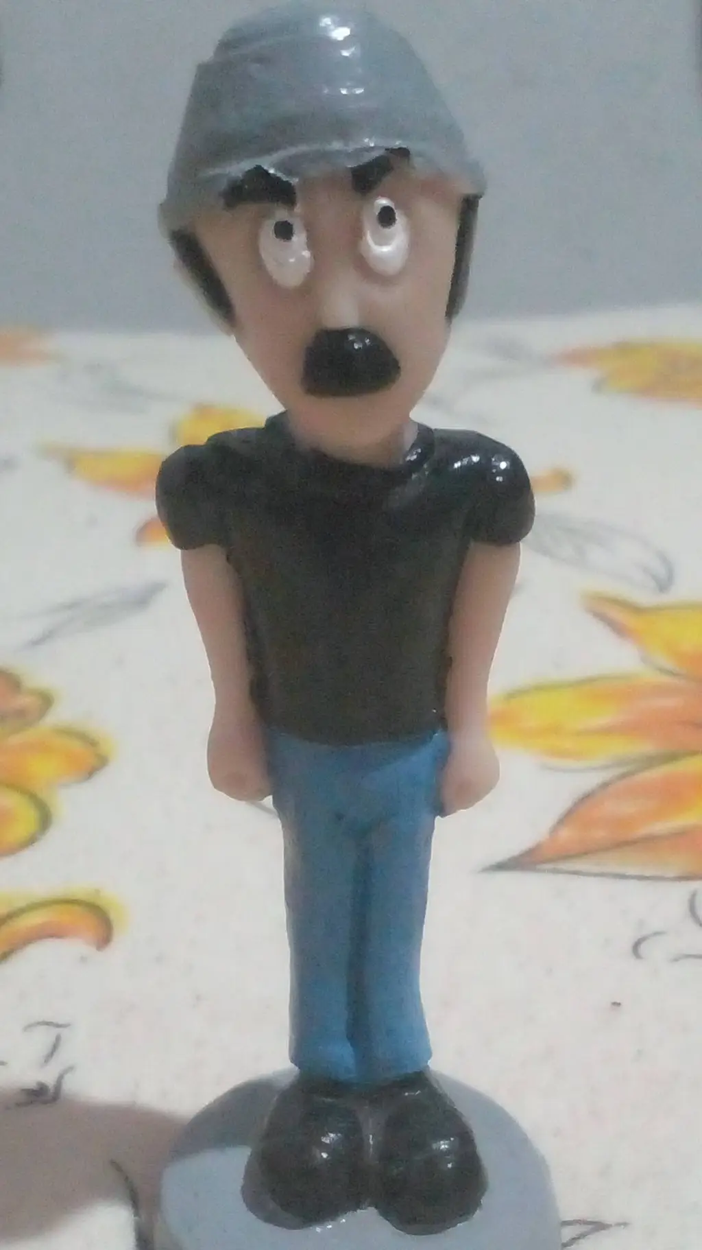 ai character: Seu Madruga  background