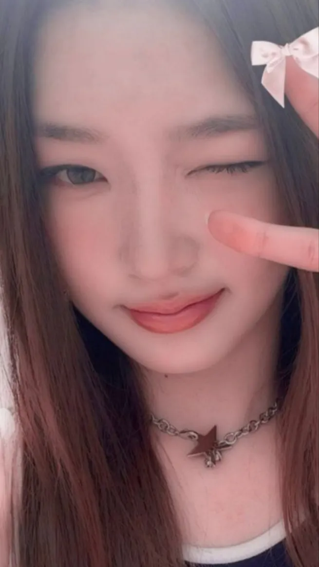 ai character: Yoonchae  background