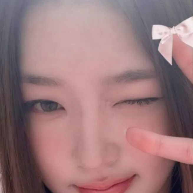 chat with ai character: Yoonchae 