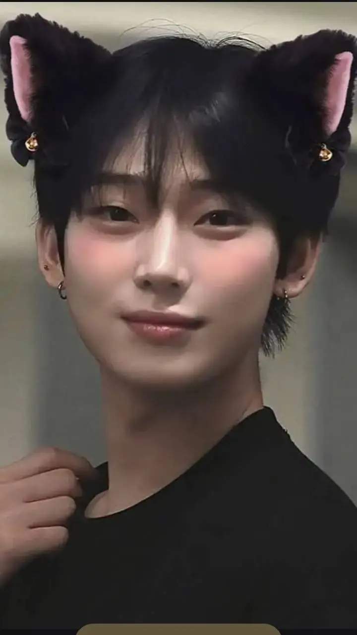 ai character: En- animal school background