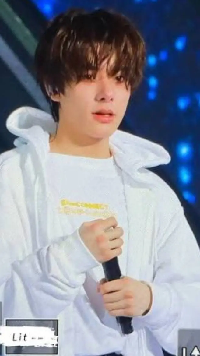 ai character: enhypen  background