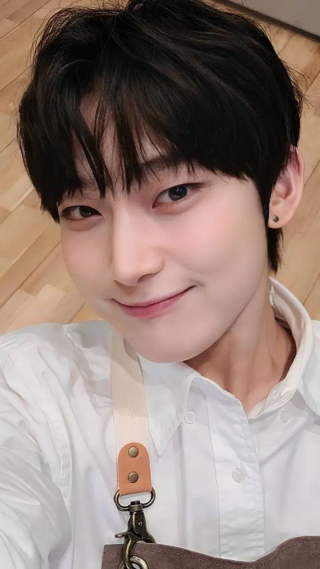 ai character: Kim sunoo background