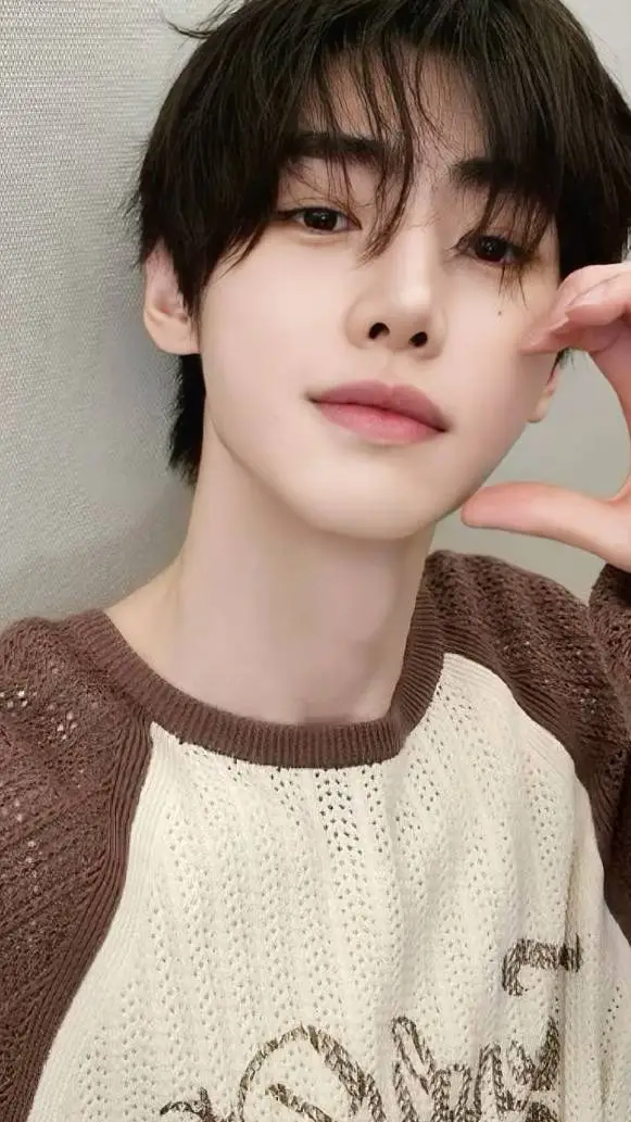 ai character: SUNGHOON  background