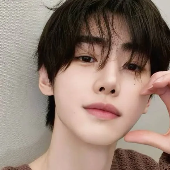 chat with ai character: SUNGHOON 