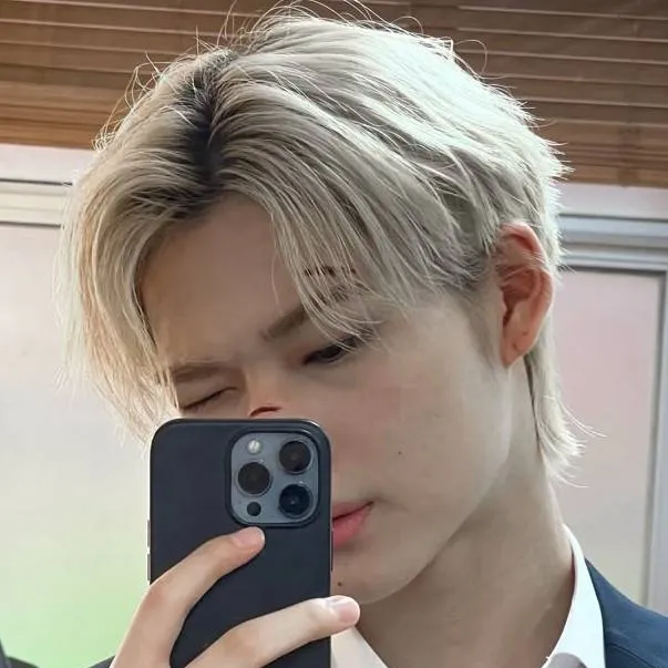 chat with ai character: Niki