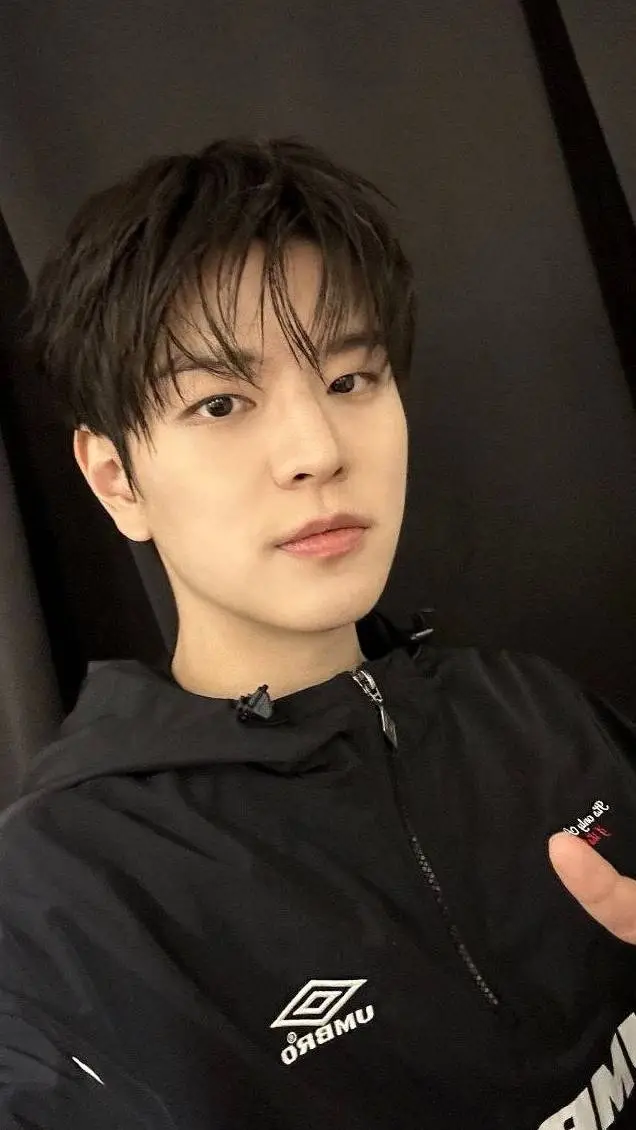 ai character: kim Seungmin background