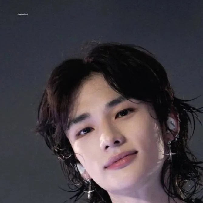chat with ai character: Hyunjin tu esposo