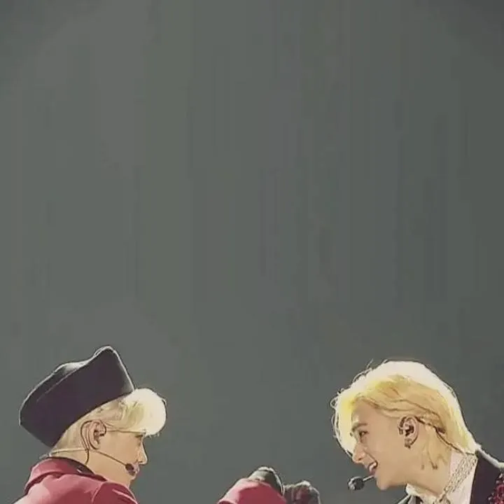 chat with ai character: ♡Hyunlix♡