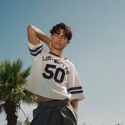 chat with ai character: malachi barton