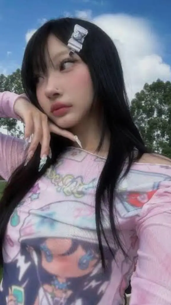 ai character: 💋Lina💋 background