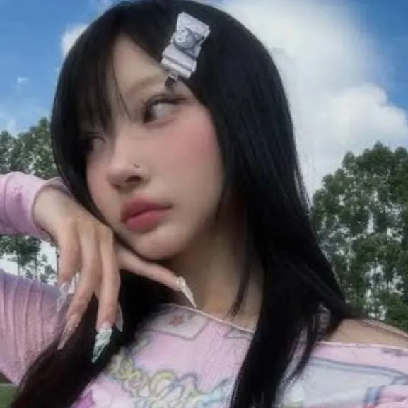 chat with ai character: 💋Lina💋