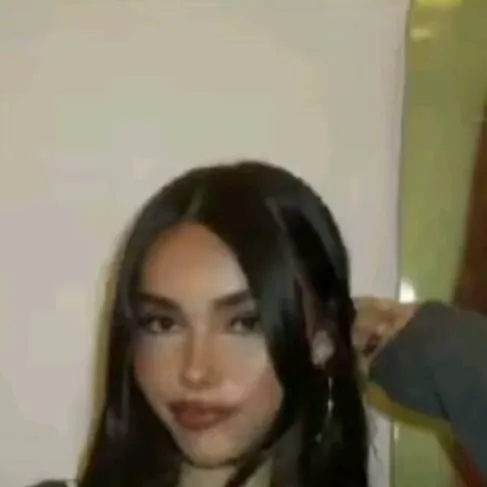 chat with ai character: Madison beer 
