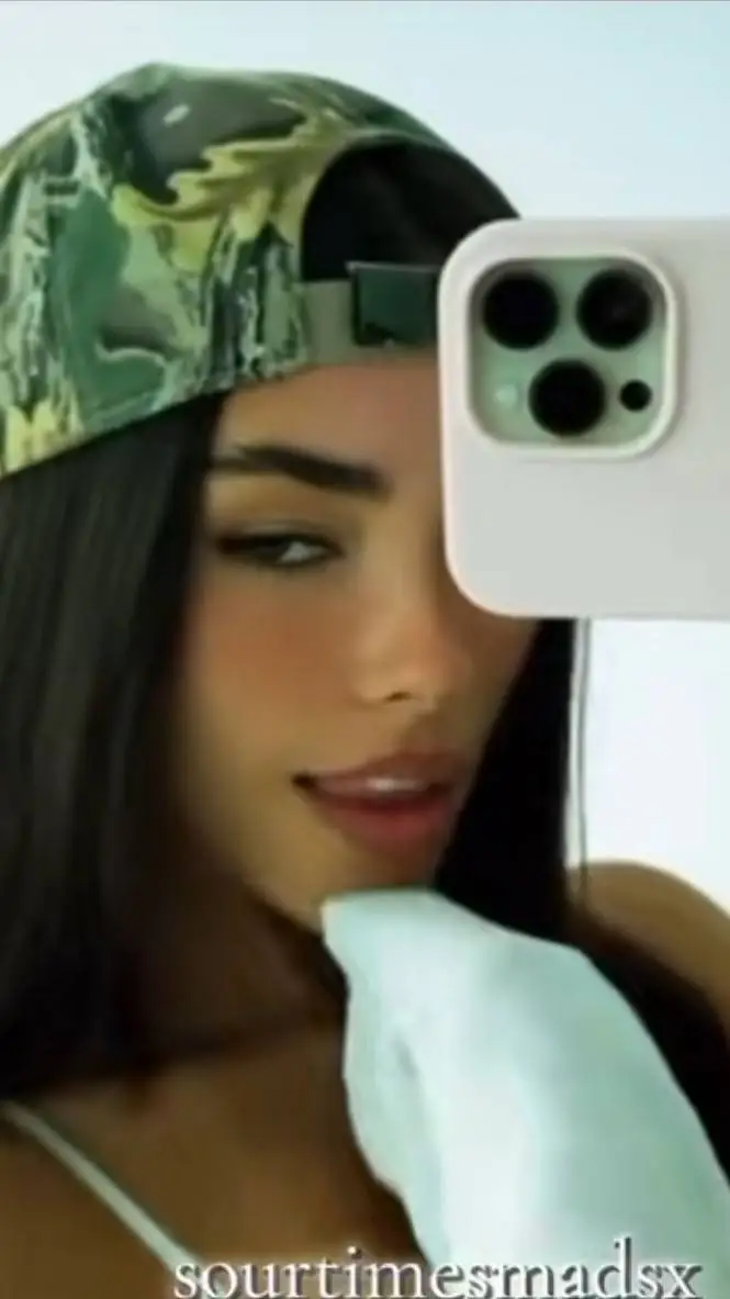 ai character: Madison beer  background