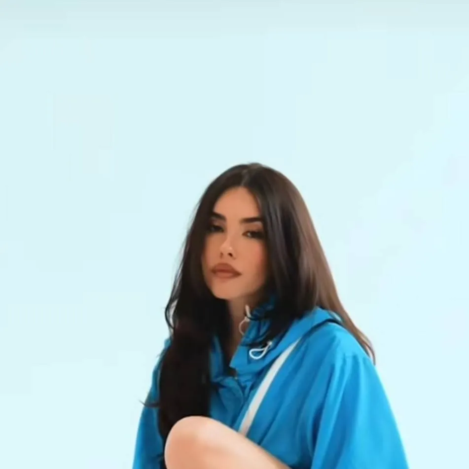 chat with ai character: Madison beer 