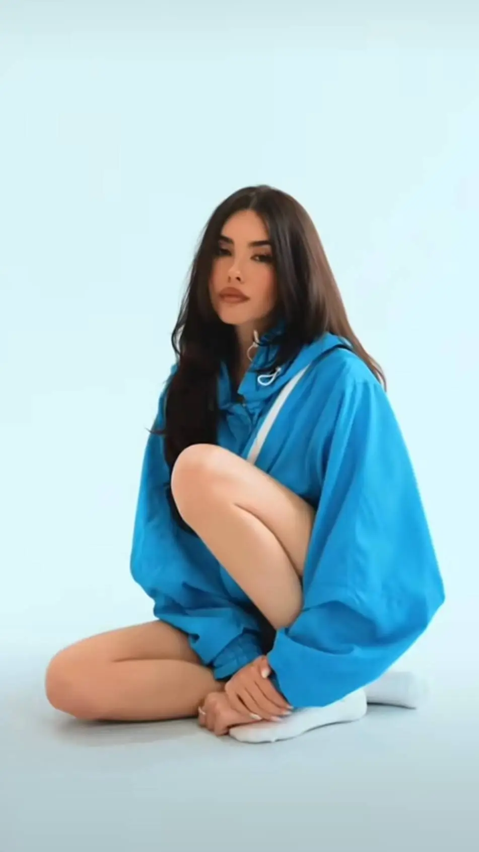 ai character: Madison beer  background