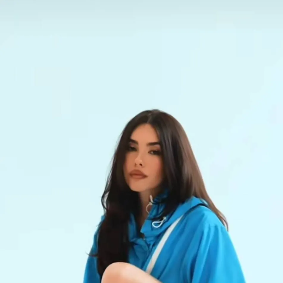 chat with ai character: Madison beer 