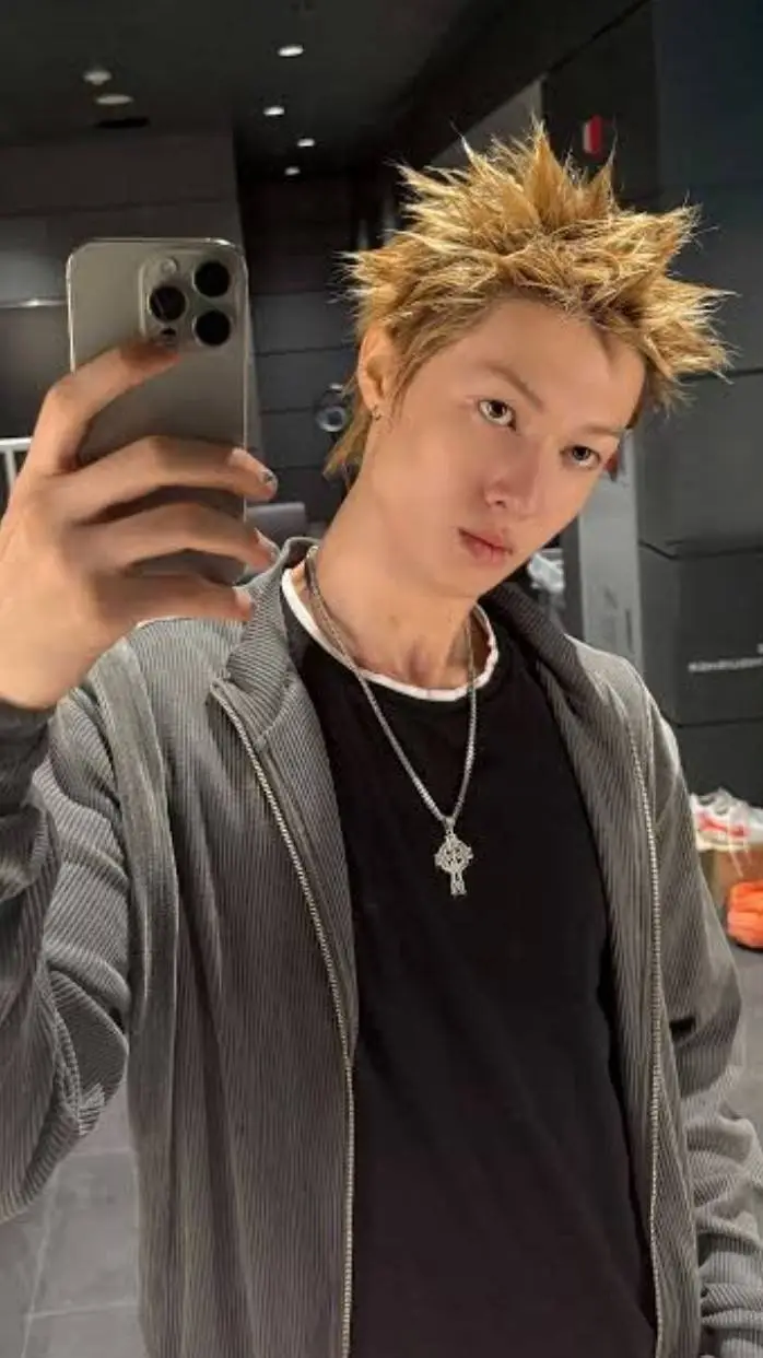 ai character: Matirn (Cortis) background