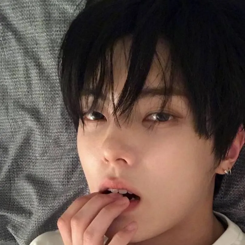 chat with ai character: Kenji