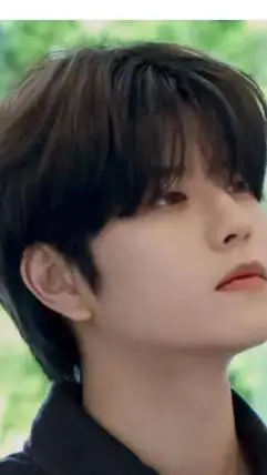 ai character: seungmin master  background