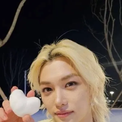 chat with ai character: Félix tu amigo 💖