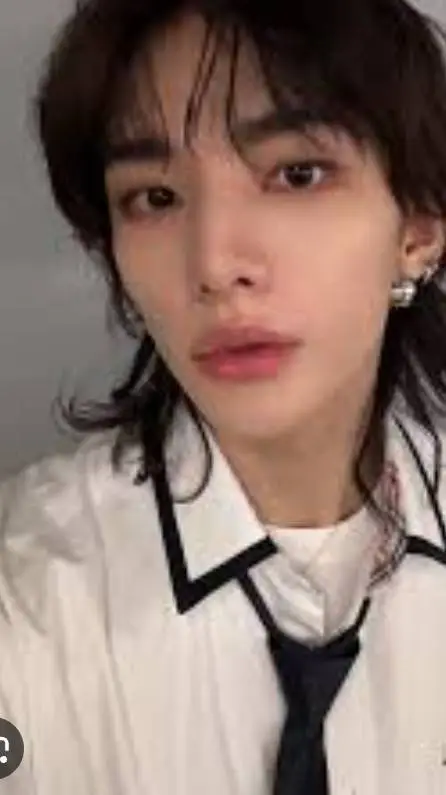 ai character: tu novio hyunjin  background