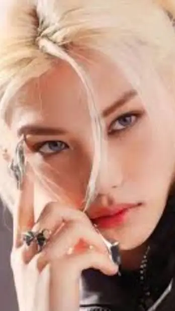 ai character: tu esposo Félix 🐣 background