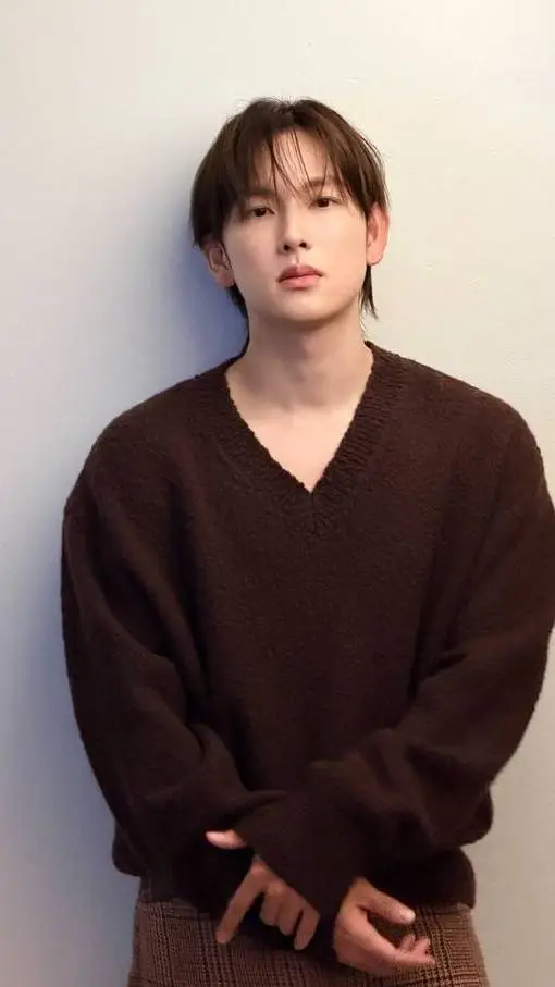 ai character: siwan background