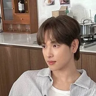 chat with ai character: him siwan 