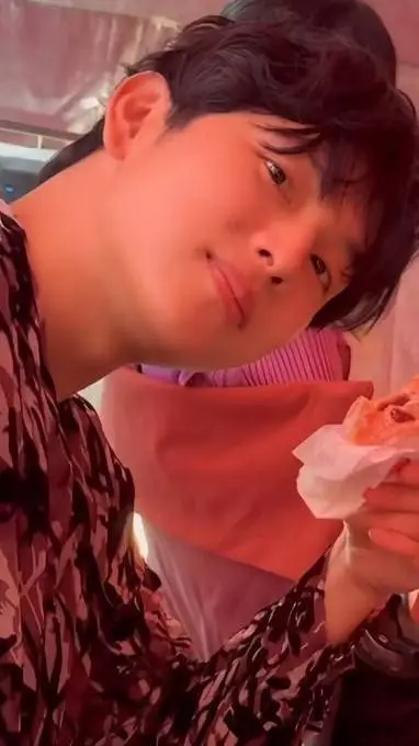 ai character: siwan background