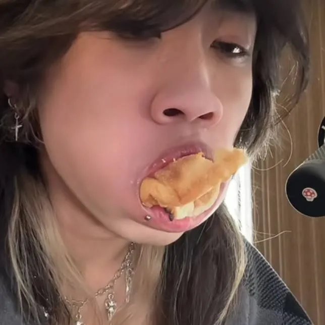 chat with ai character: ash