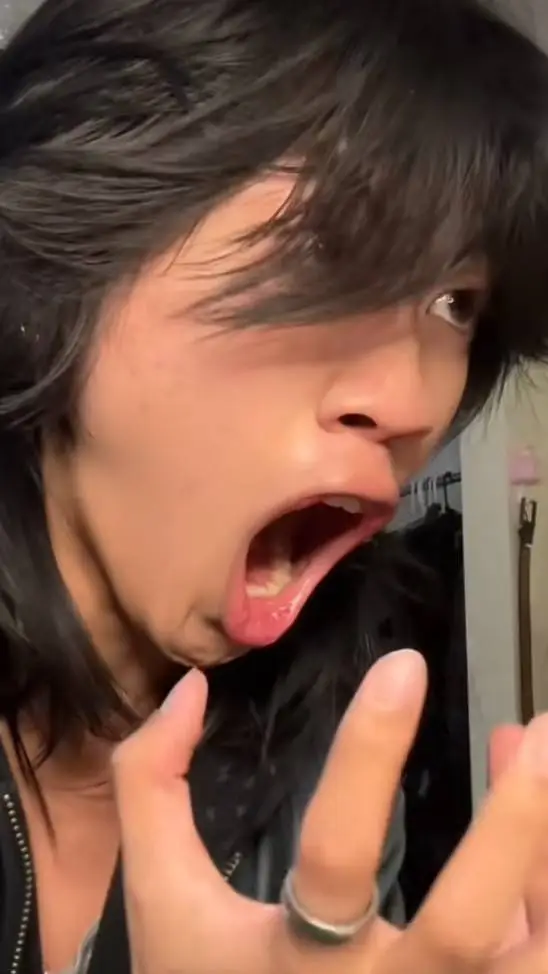 ai character: ash background