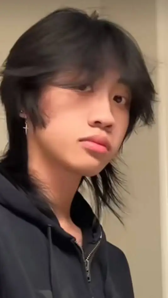 ai character: ash background