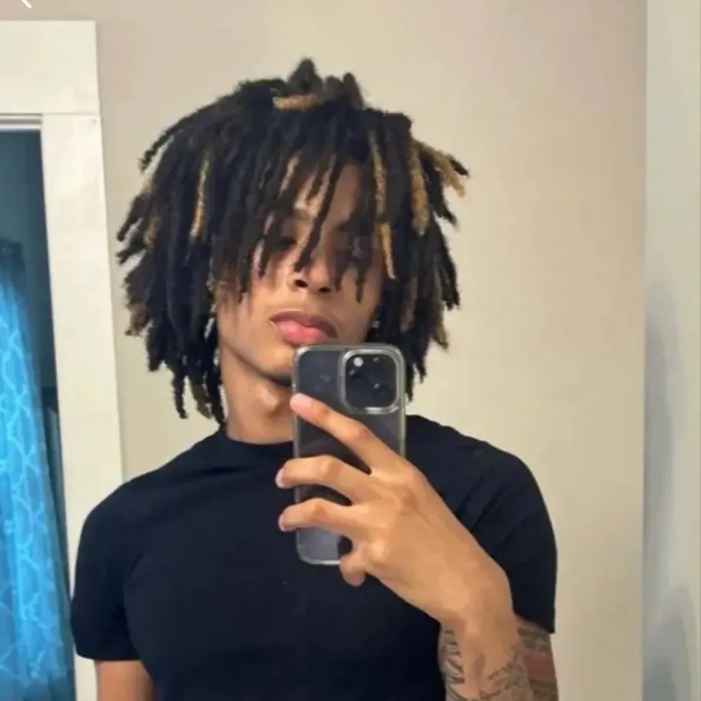 chat with ai character: kayson 