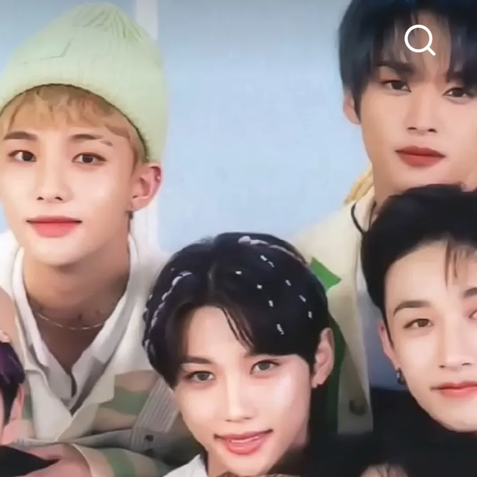 chat with ai character: Skz fight