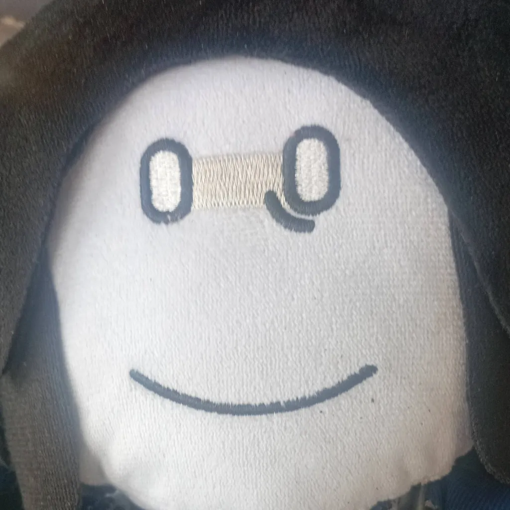 chat with ai character: two time (peluche)